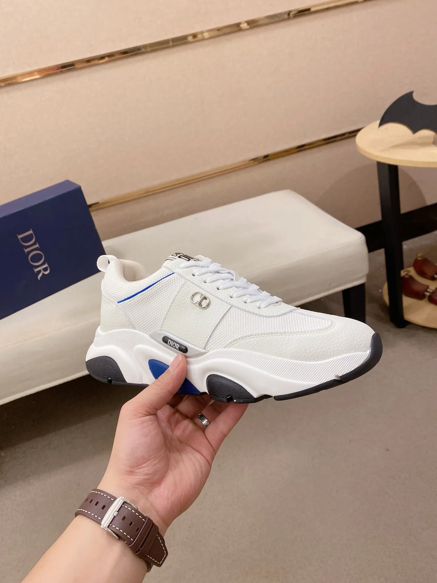 Men's shoes💰 462💰🇮🇹🇮🇹Dior d The new model is on sale at the same time at the counter. The upper 🇮🇹 is imported Italian first-layer cowhide, and the lining is fully imported sheepskin 💪💪. It is a complete 1⃣️ to 1⃣️ replica 🇮🇹💪💪, ⚠ Sole: The original sole is specially provided by the original factory. The exclusive movable molded sole is super comfortable. ⚠Original factory single goods, 🔍🔍high quality, you can enter and leave the counter at will, welcome to compare⚠. Code number: 38-44. Can be customized 45-46.